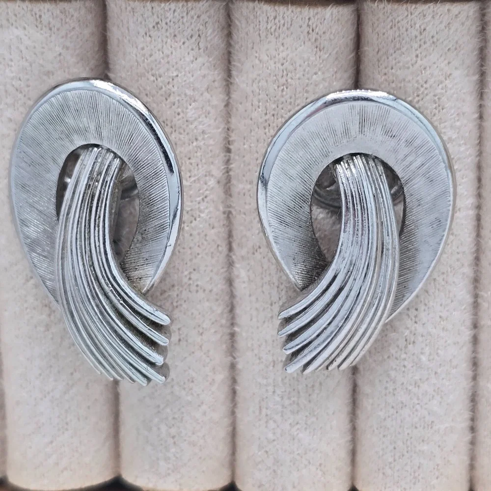 Crown Trifari Vintage Earrings Silvertone Brushed Abstract Clip On